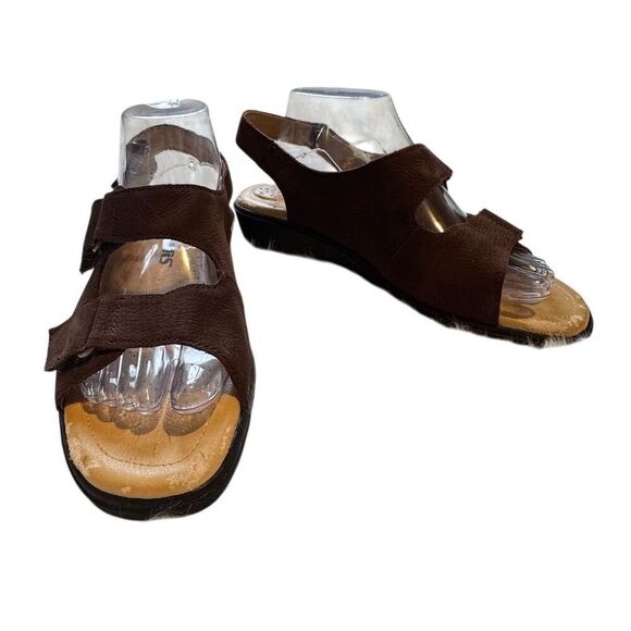 Cobbie Cuddlers Women's Brown Leather Sandals Size 10 Casual Summer - Picture 1 of 10